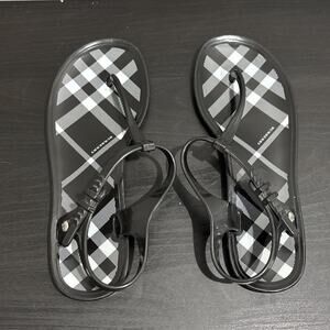 Burberry Jelly Sandals Wom EU 37 US 7 Black White Nova Check Thong Sandals Flats